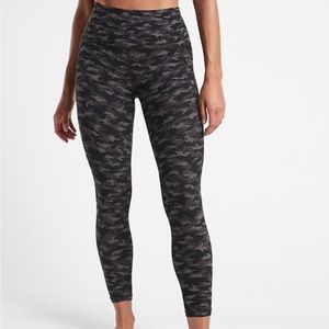 NWT ATHLETA Salutation Stash Pocket 7/8 Legging